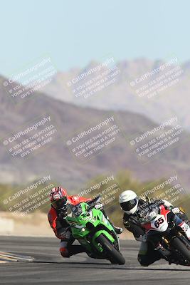 media/Oct-30-2025-Racers Edge (Thu) [[dabbdaf680]]/3-B Group/Session 2 (Turn 14)/